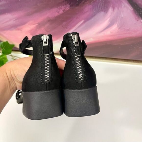 EILEEN FISHER Noni Strappy Leather Zip-Cuff Sandals in Black Size 8 - Picture 6 of 11